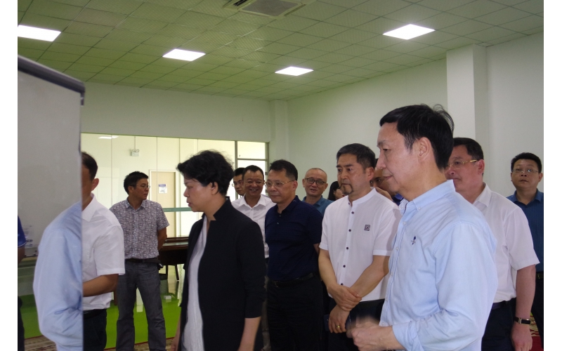 市委副書記、市長張迎春走訪智能制造企業(yè)，來我司調(diào)研，與我司高層領(lǐng)導(dǎo)親切會(huì)面。
